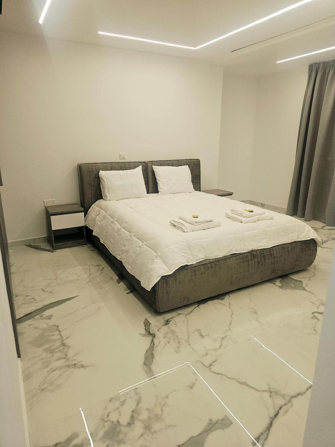 Deluxe Apartment Пафос Экстерьер фото