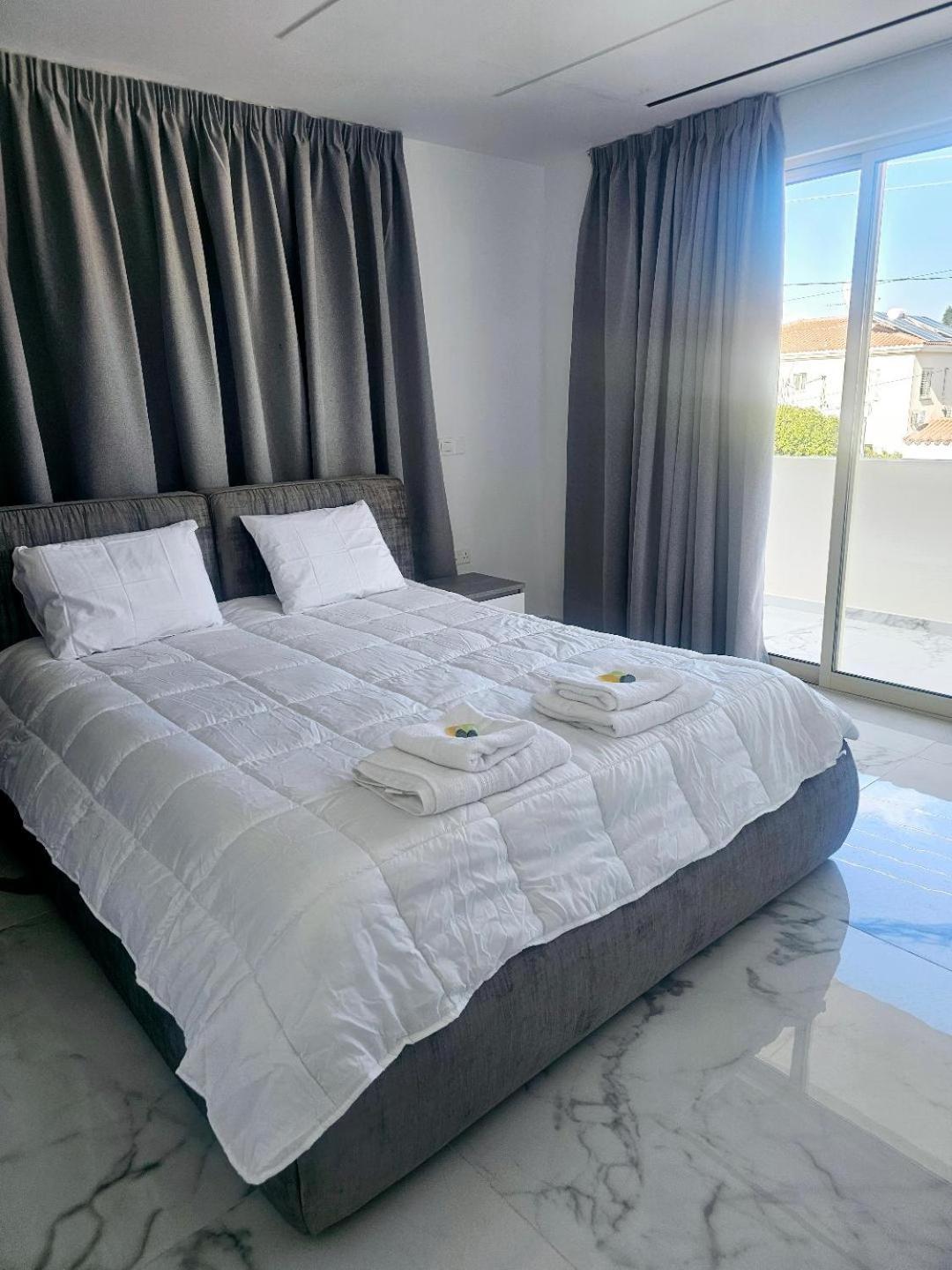 Deluxe Apartment Пафос Экстерьер фото
