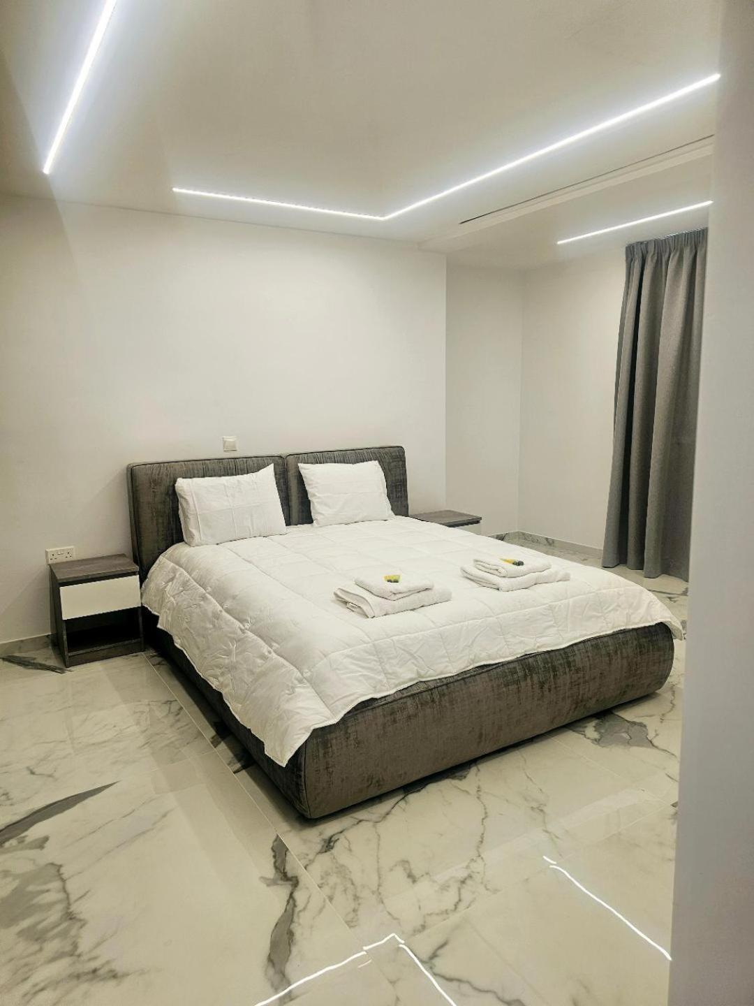 Deluxe Apartment Пафос Экстерьер фото