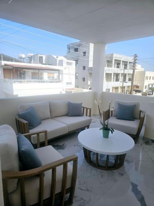 Deluxe Apartment Пафос Экстерьер фото