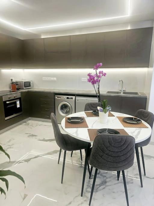 Deluxe Apartment Пафос Экстерьер фото