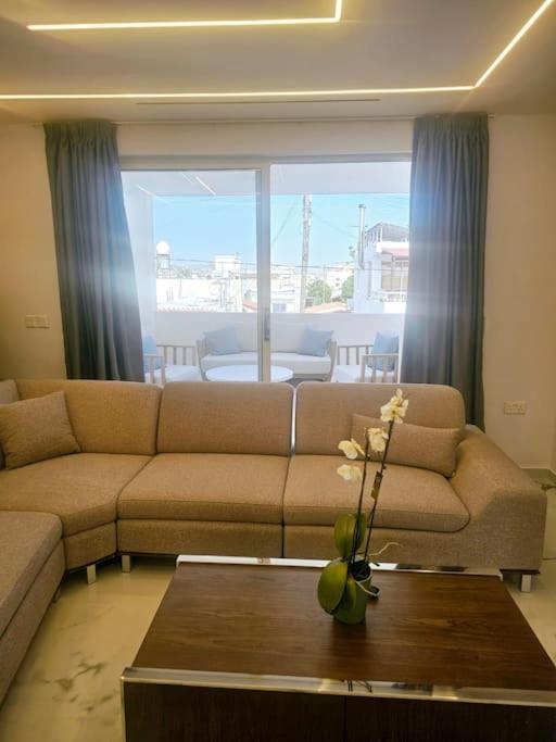Deluxe Apartment Пафос Экстерьер фото