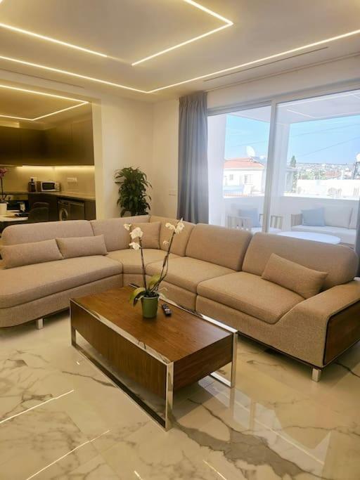 Deluxe Apartment Пафос Экстерьер фото