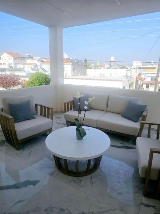 Deluxe Apartment Пафос Экстерьер фото